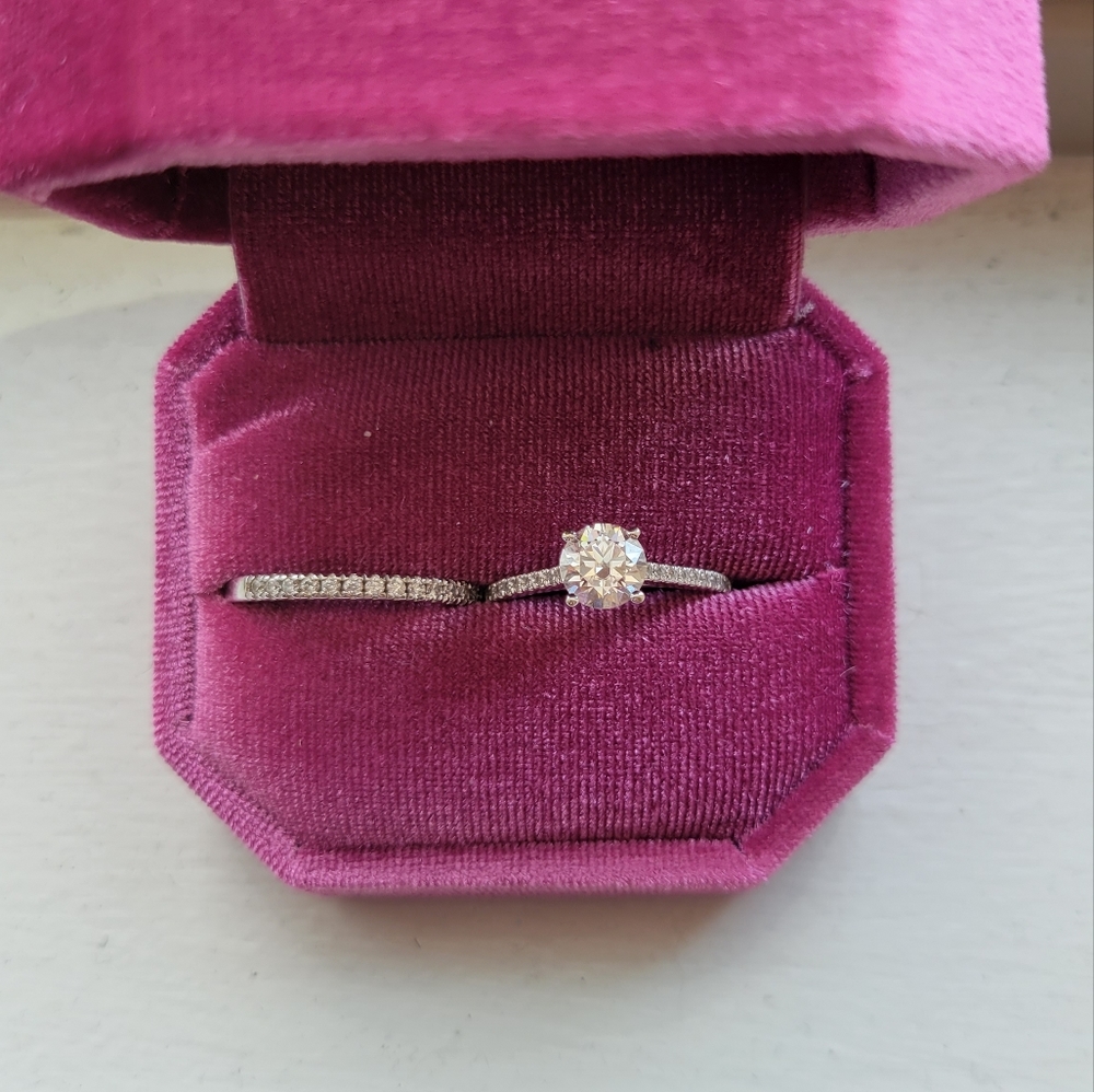 Wedding ring set with case
